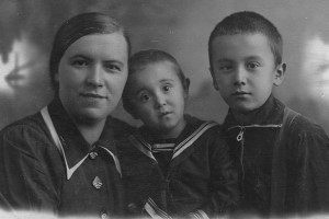 22. С детьми Алтаей и Софьей